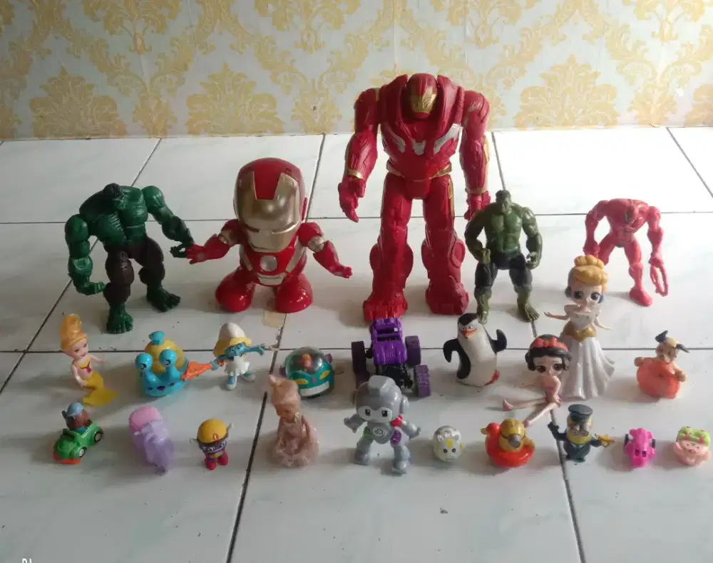 Mainan anak karakter