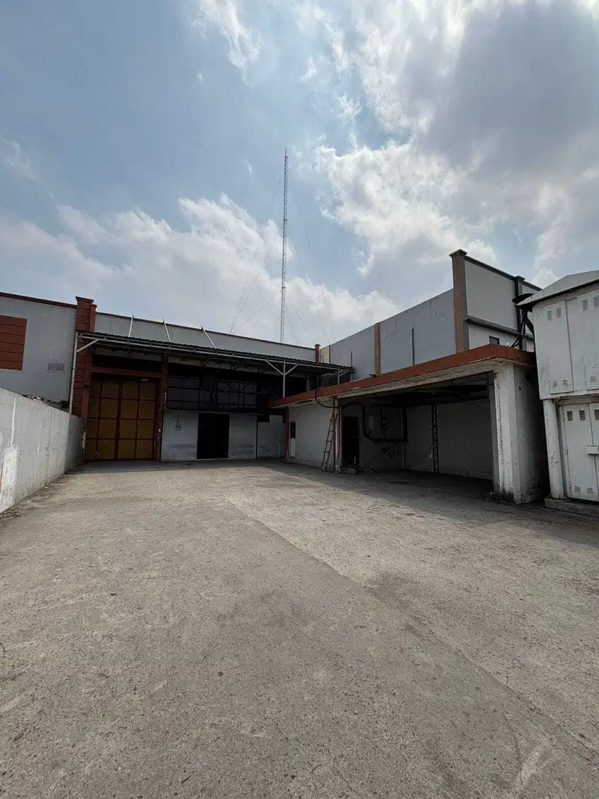 Disewakan gudang jl raya utama meruya utara