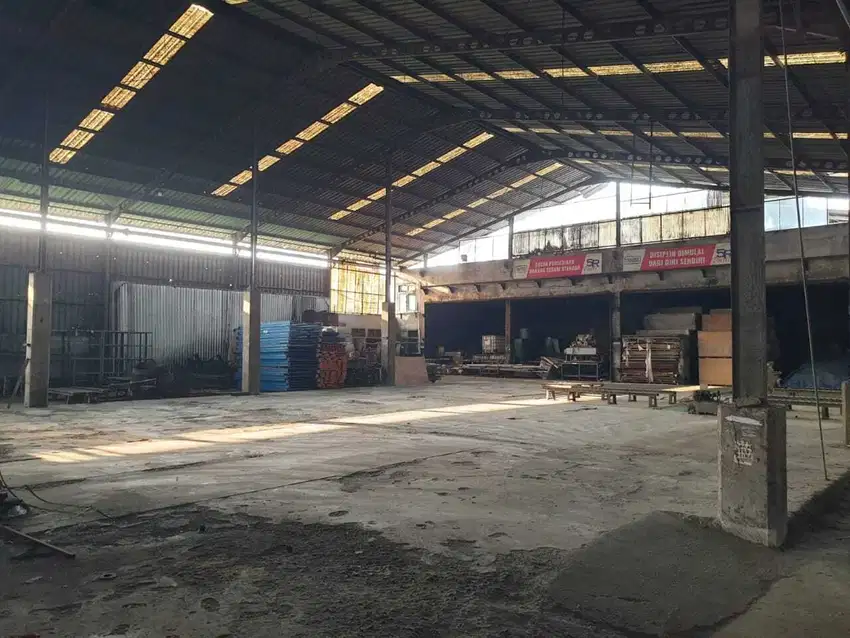 di sewakan gudang  jl semanan raya kalideres