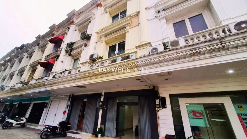 Ruko Hook 4 Lantai SHGB di Royal Palace Tebet Jaksel