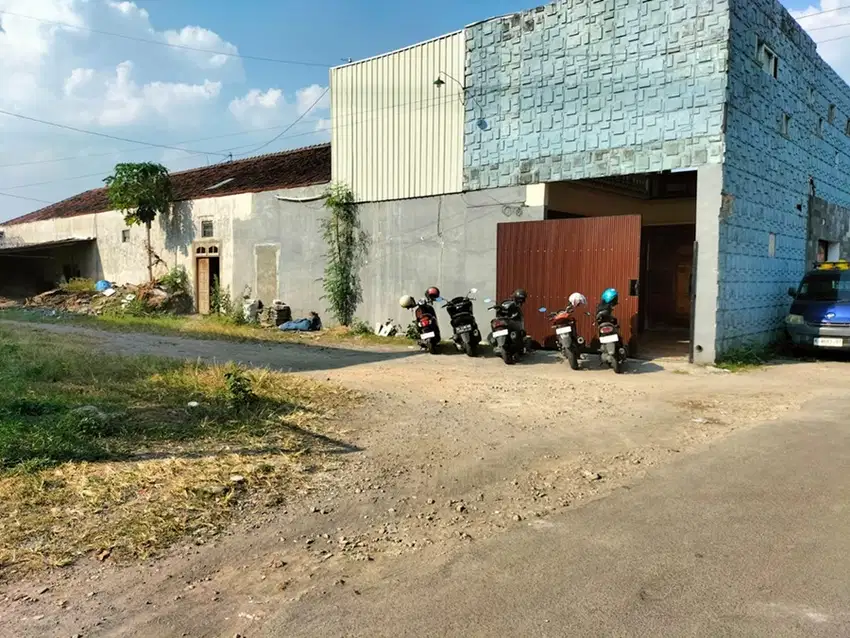 Bangunan Komersil area Pergudangan lokasi Trangsan Gatak Skh
