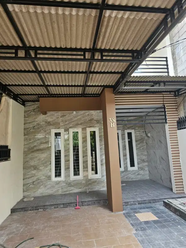 Dijual: Rumah Dua Lantai di Taman Royal I, Tangerang