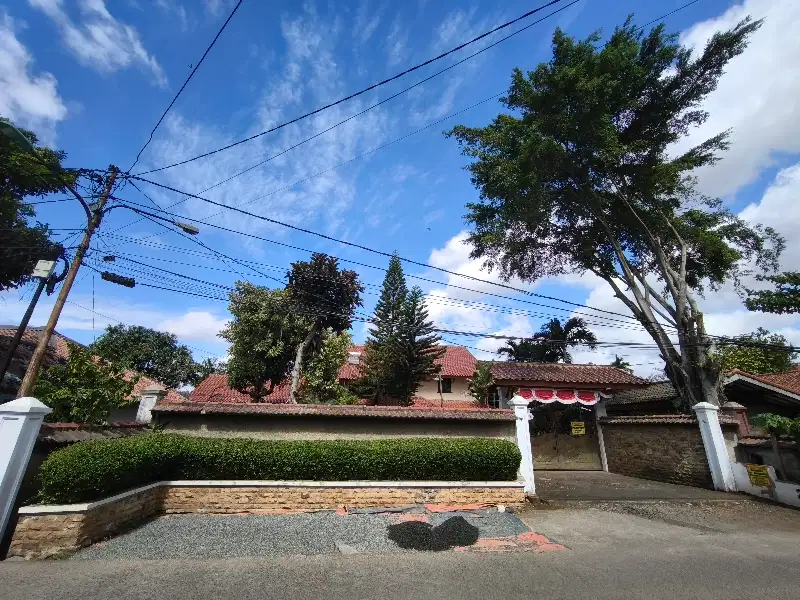 Rumah Luas Klasik di Ciracas Cibubur Jakarta Timur