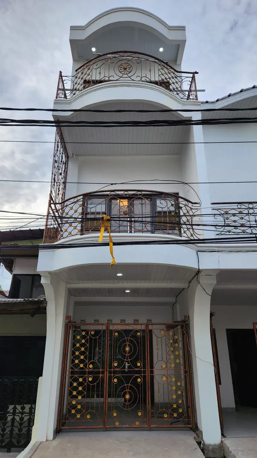 DIJUAL RUMAH READYSTOCK 3 LANTAI HARGA DIBAWAH PASARAN CEMPAKA PUTIH