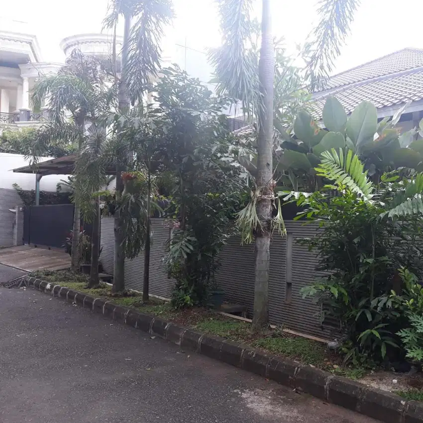 DIJUAL Rumah Luas di Bintaro sektor7 SHM KOLAM RENANG