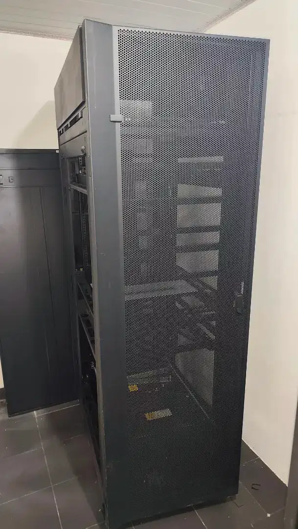 FOR SALE – 2 UNIT RACK SERVER IBM U-RACK | KONDISI BEKAS SANGAT BAIK