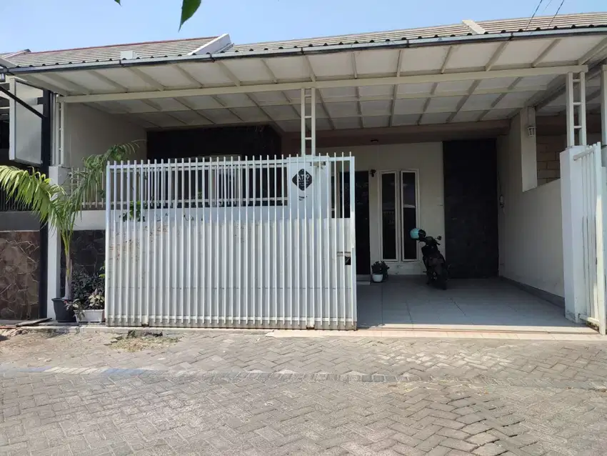Rumah  Griya Kebraon Utama, 2 lantai, SHM, dekat TOL, Pakuwon Mall