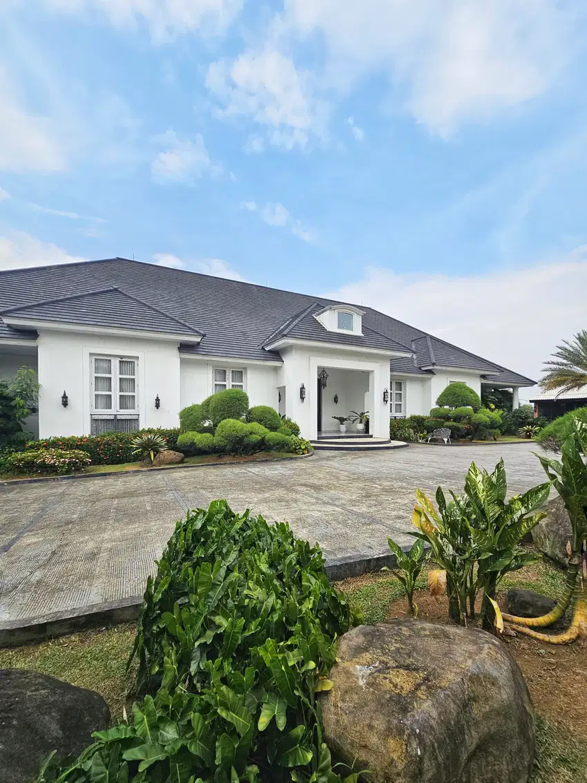 Villa Dijual Sentul - Hambalang. Mewah, VIEW Istimewa - SUPER NEGO