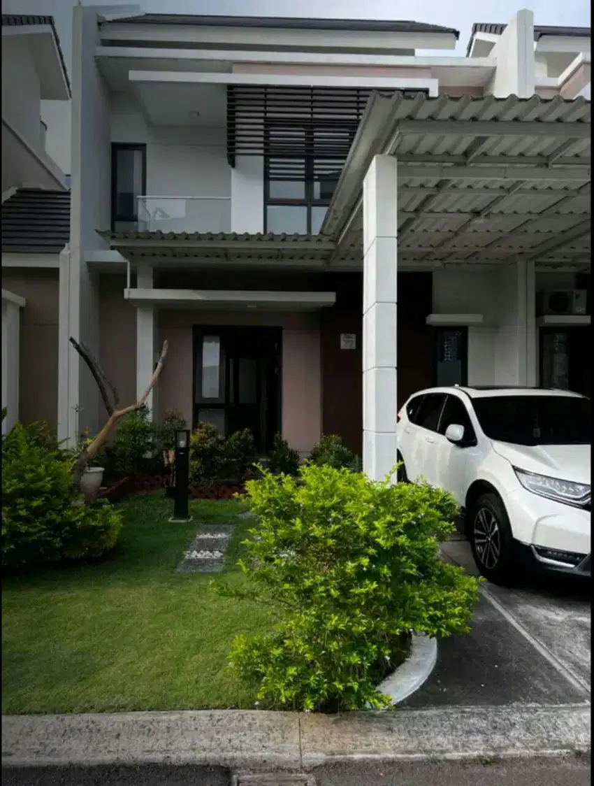 Rumah siap huni ada ac dalam cluster elite. strategis dalam kota. SMB