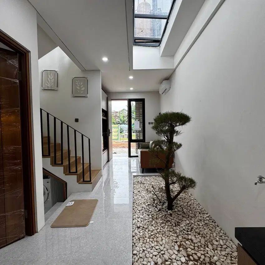 Dijual Rumah Mewah 2 Lantai Dekat Kampus UPN Limo
