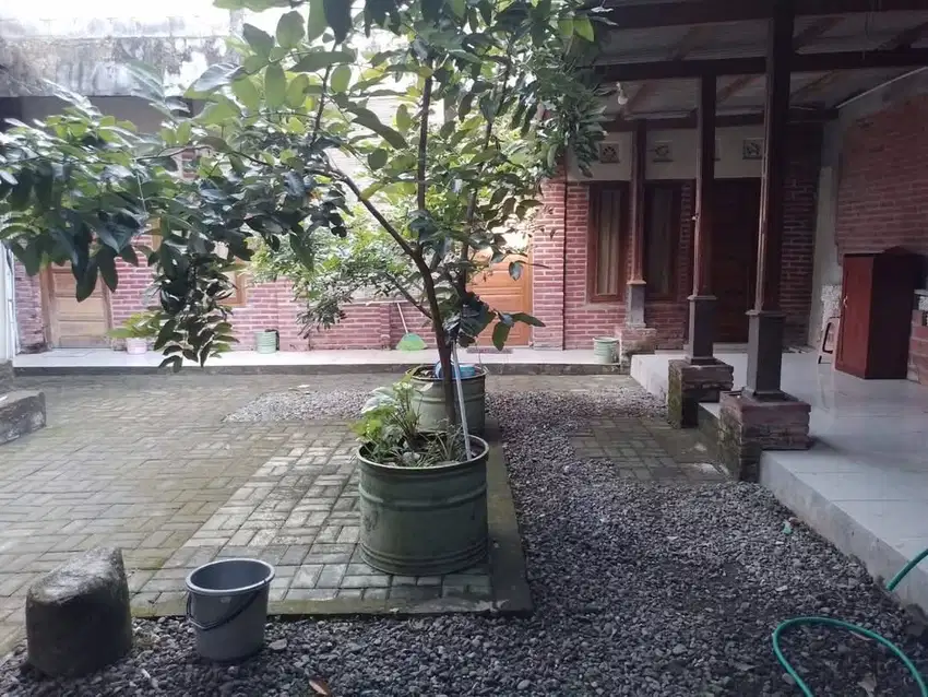 Rumah dalam Kota Luas 300 Taman Siswa Golo