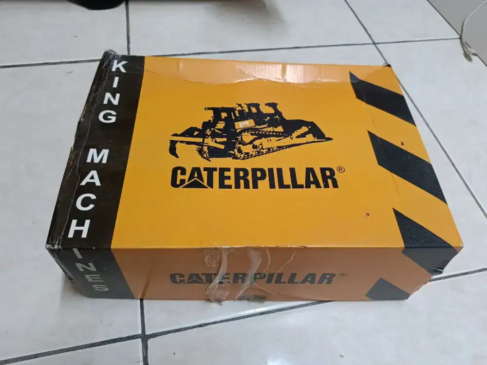 Sepatu safety merk caterpillar