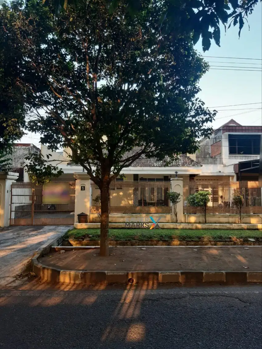 Dijual rumah daerah pulau pulau Klojen dengan bangunan klasik Malang
