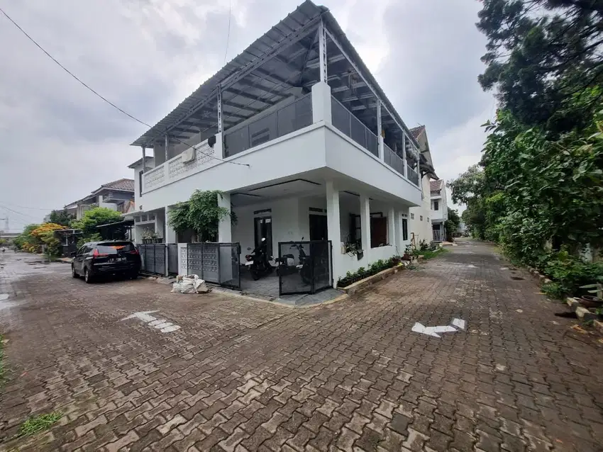 Rumah murah Hoek Siap Huni 2 Lantai di Buah Batu kota Bandung