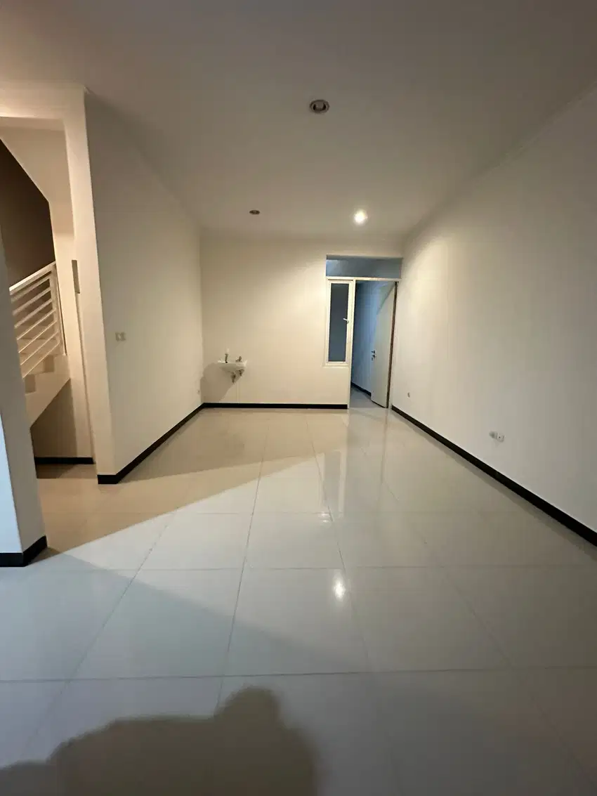 Disewakan Rumah 2 Lantai di Taman Kopo Indah TKI 5