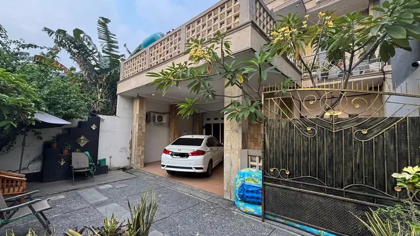 Rumah Hook dijual Murah, Ciracas Jakarta Timur 9 menit LRT Harjamukti
