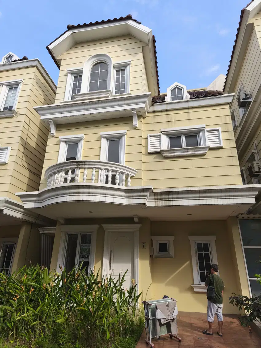 Dijual rumah lokasi strategis murah Cluster Montana Illago