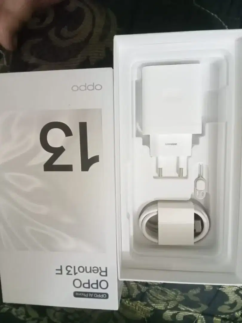 Oppo reno 13 F / Baru