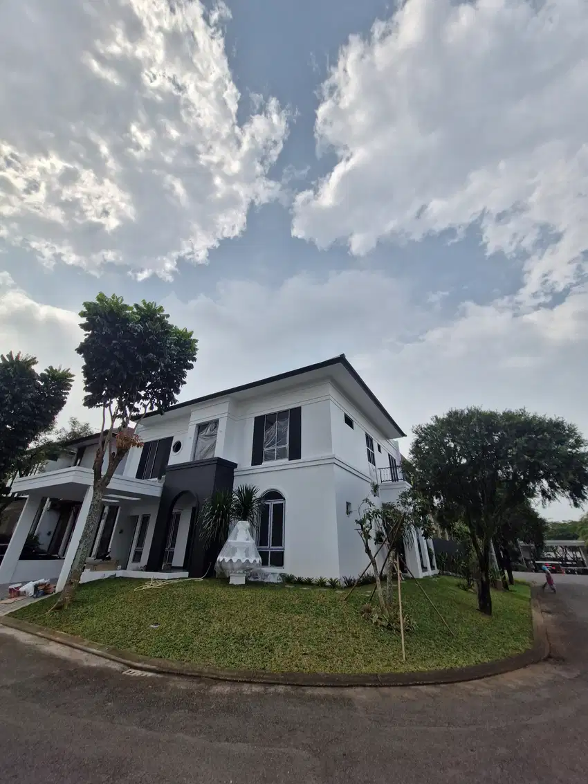 Rumah brand new bangunan mandiri classic modern ada swimming pool bsd