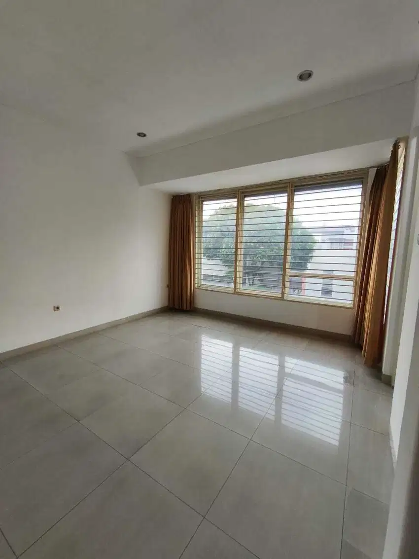 Disewakan Rumah 3 Lantai di Cluster Grand Puri Grisenda PIK 1