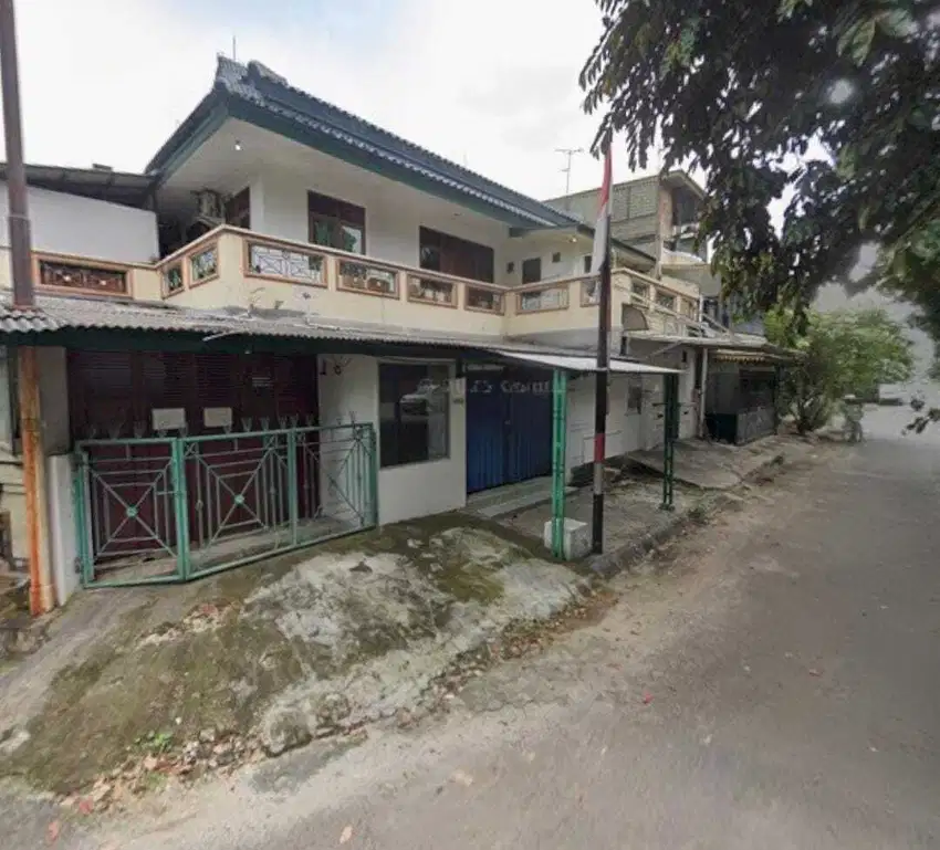Jual via lelang  Rumah hook strategis Taman modern ujung menteng