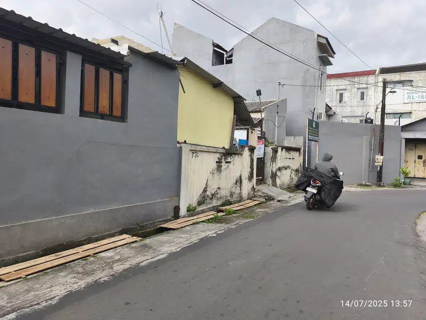 TANAH GEROBAKAN SERENGAN SOLO