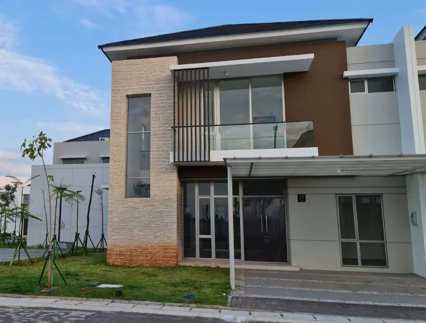 Sewa Rumah PIK 210x15 Hoek 4 Kamar ada Kitchen set 160 Juta/Tahun!!