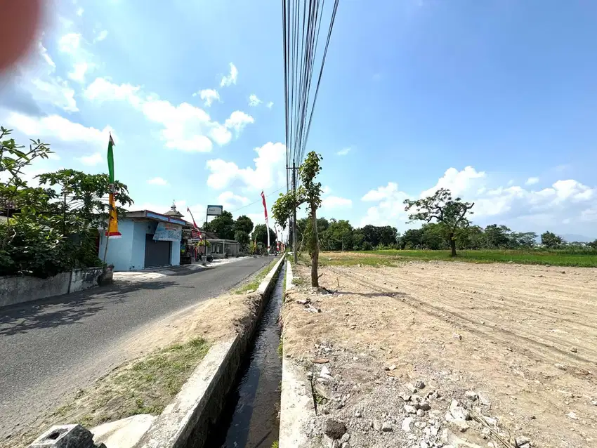 Tepi Jalan Aspal Lebar, Cocok Peruntukan Usaha