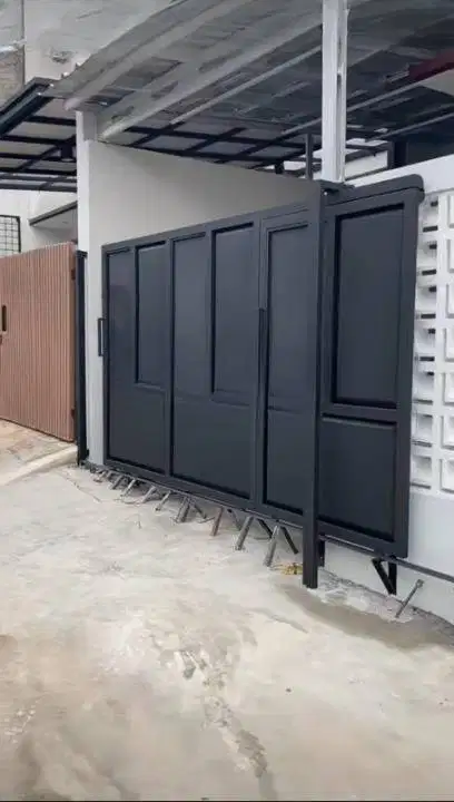 pagar plat esser warna hitam minimalis