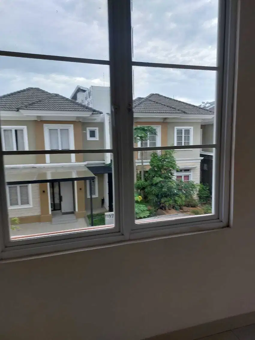 Di Jual Cepat Rumah bagus lokasi gading serpong cluster Trimezia