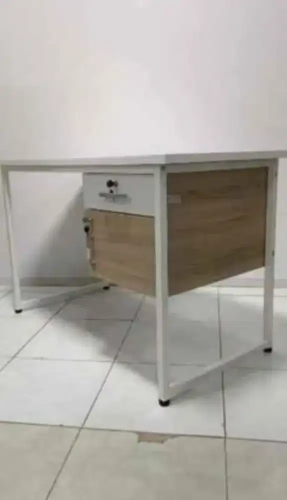 Meja Tulis 120 Kaki Besi