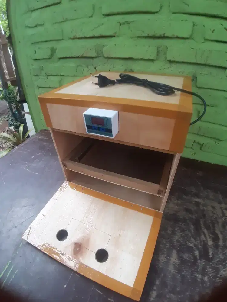 Mesin Tetas Telur Manual