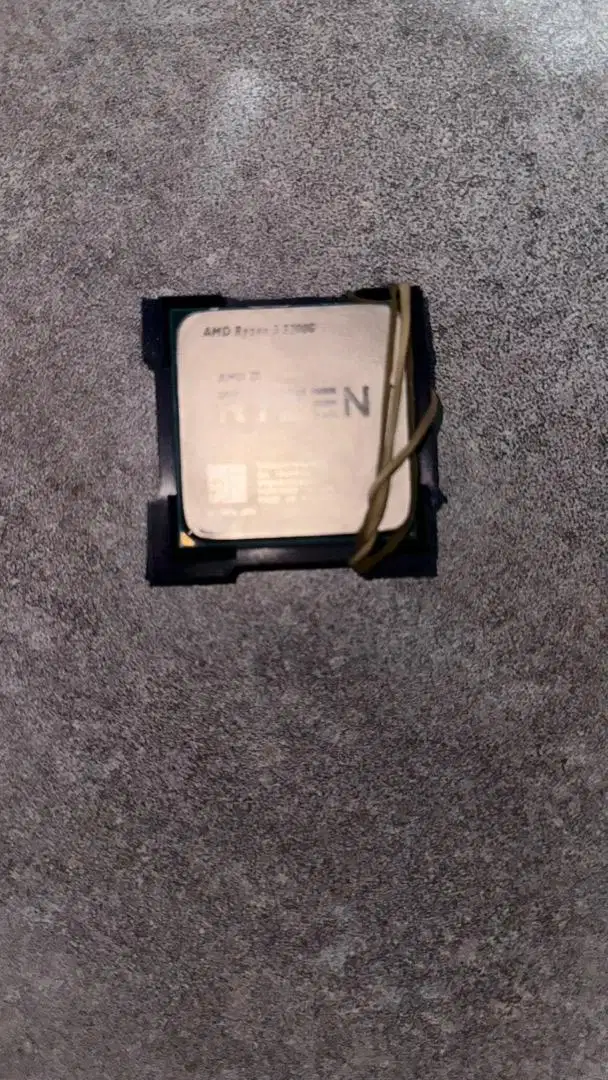 AMD RYZEN 3 3200G Tray + Fan