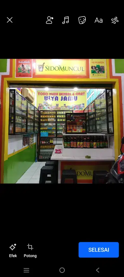 Etalase dinding