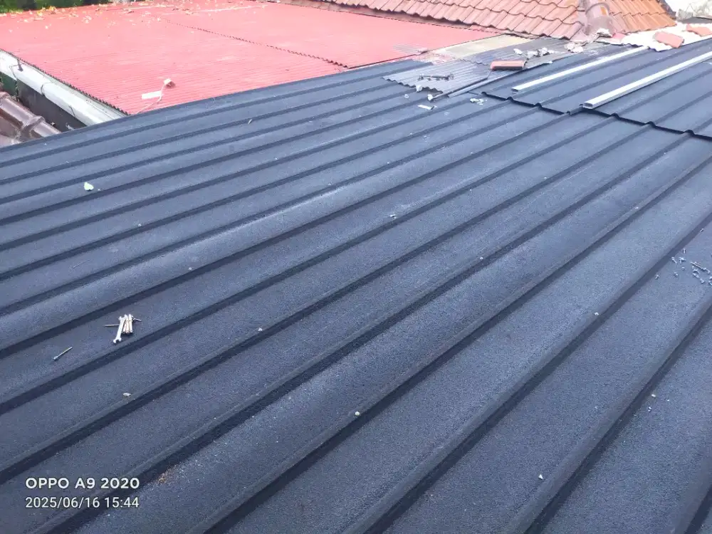 Baja ringan spandek pasir terpasang