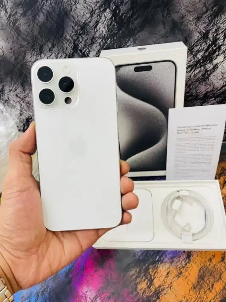 Iphone 15 pro max putih