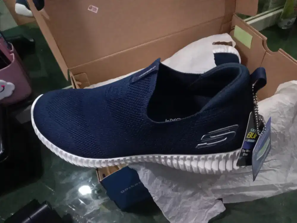 Sepatu SKECHERS