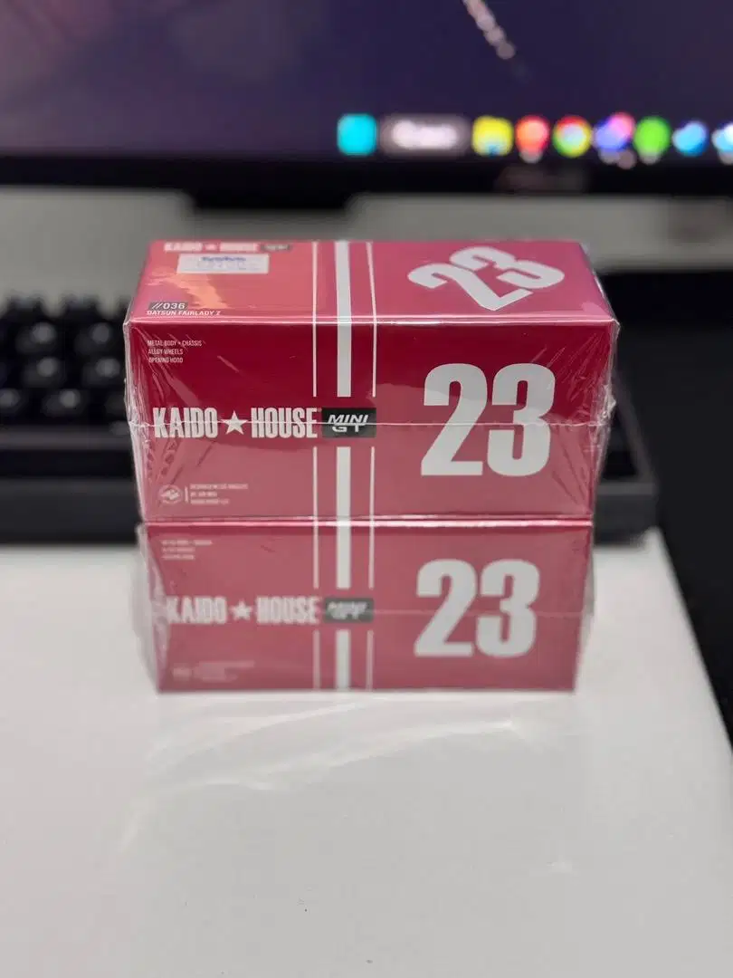 MINI GT #036 KAIDO HOUSE DATSUN FAIRLADY Z MOTUL V2