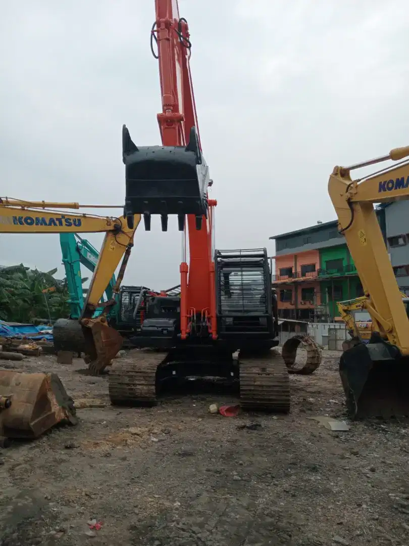 Excavator ZX210F-5G th 2018 harga 725jt NEGO di Tangerang