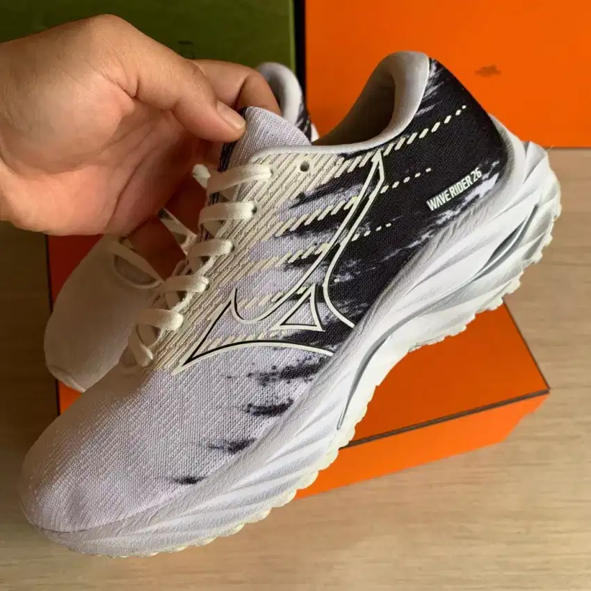 Mizuno Wave Rider running sepatu 39 (25cm)