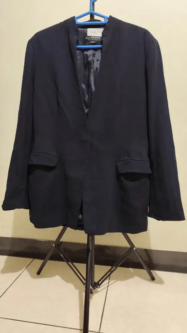 Blazer cantik warna navy gelap