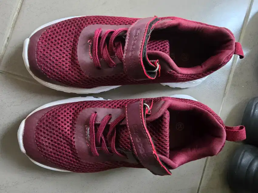 Sepatu bekas anak crocodile merah uk 32