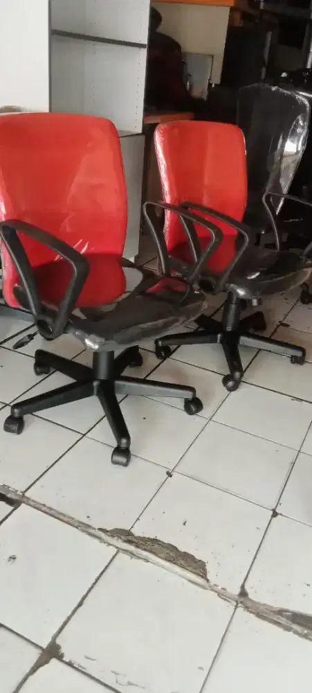 Kursi kantor setaf muarh