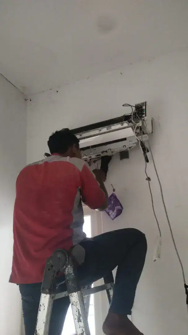 PEMBERSIHAN AC RUTIN, CUCI AC, BONGKAR PASANG AC BERGARANSI
