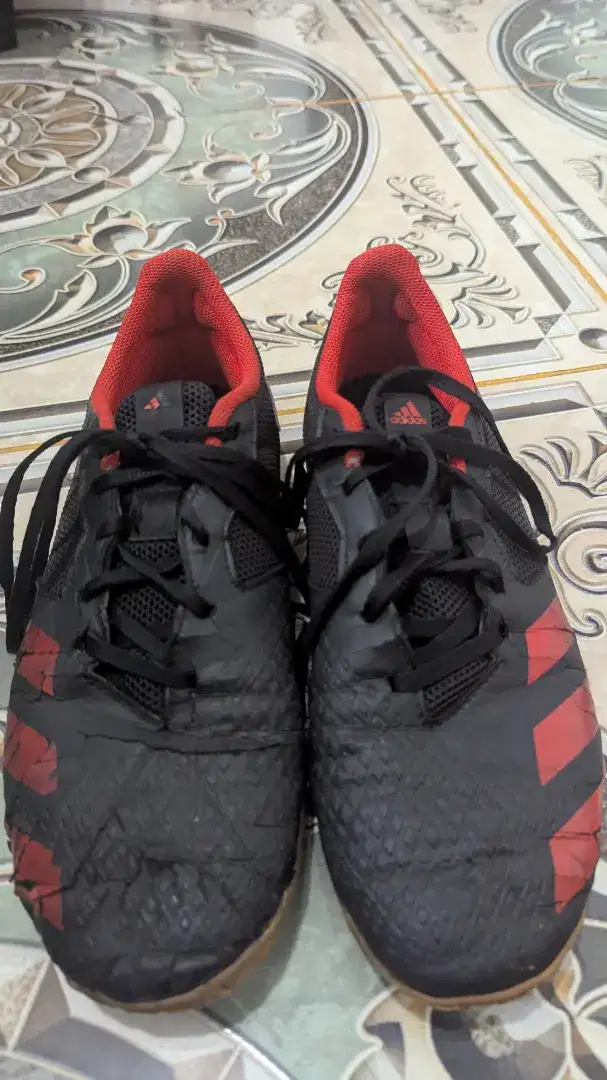 Sepatu futsal Adidas predator