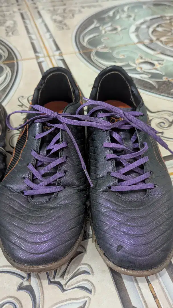 Sepatu futsal ortuseight