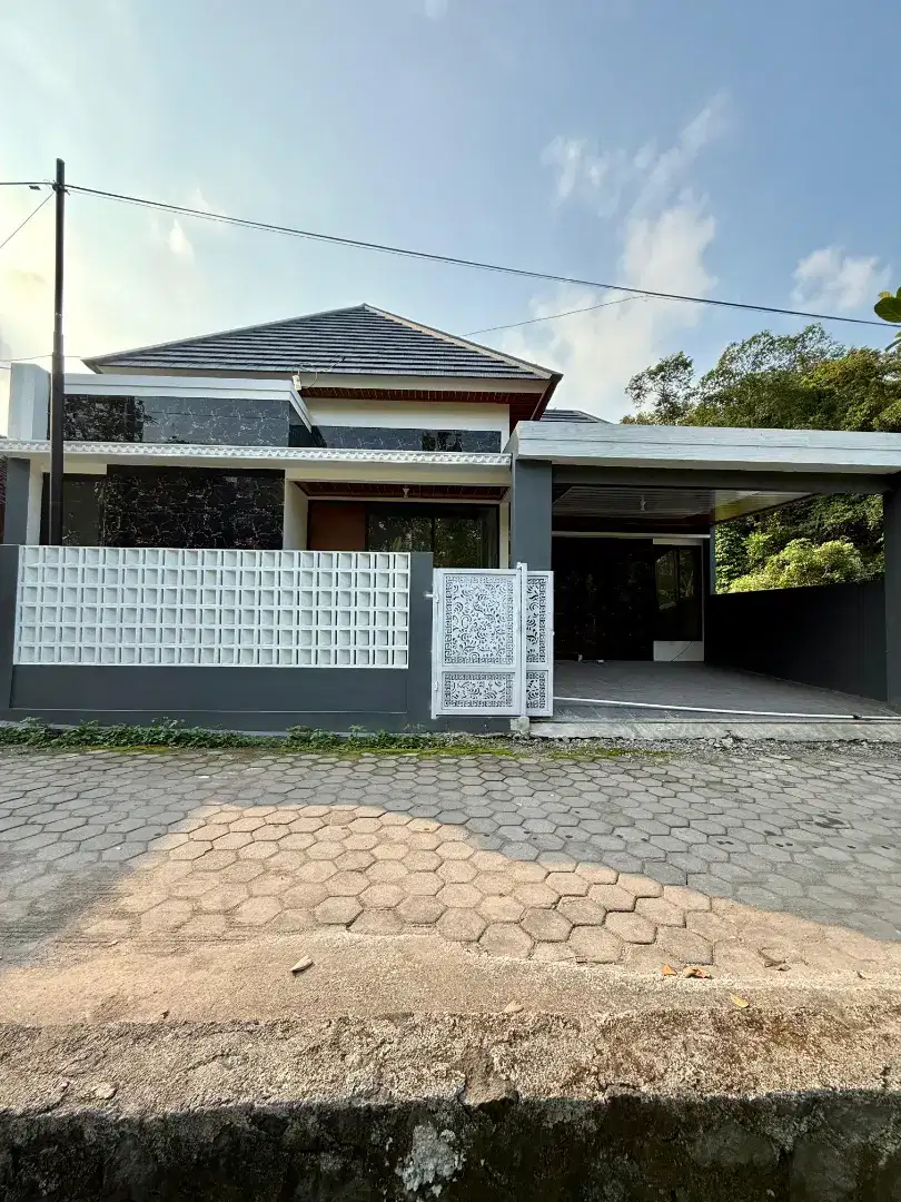 RUMAH BARU CANTIK MODERN LIMASAN DI SLEMAN DEKAT UNRIYO