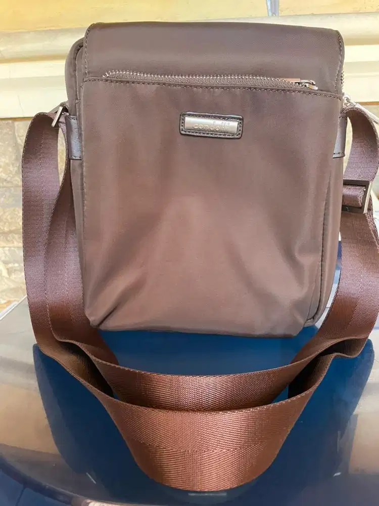 Menjual tas merek Condotti