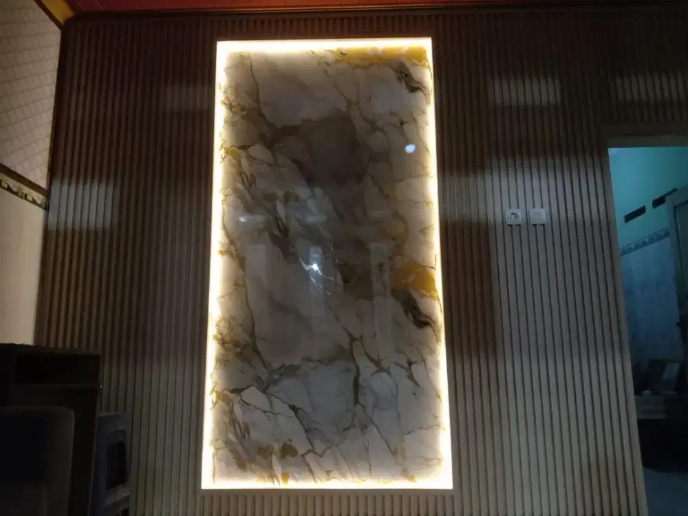 Plafon wallpanel dan atap ada