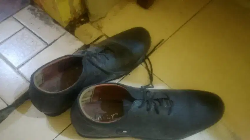 Sepatu pantofel bally